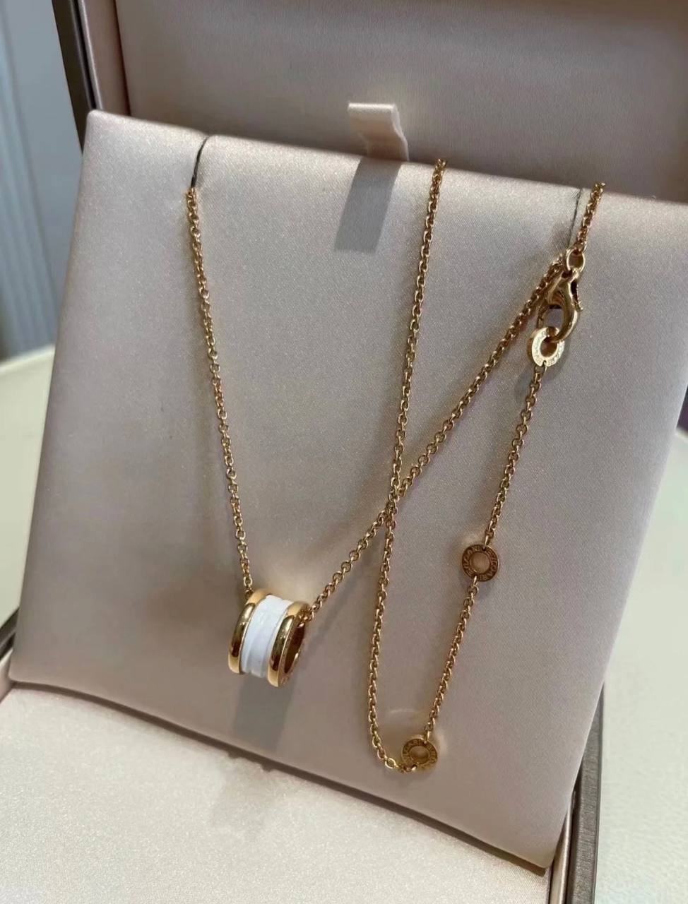 Bvlgari B.ZERO1 项链 4