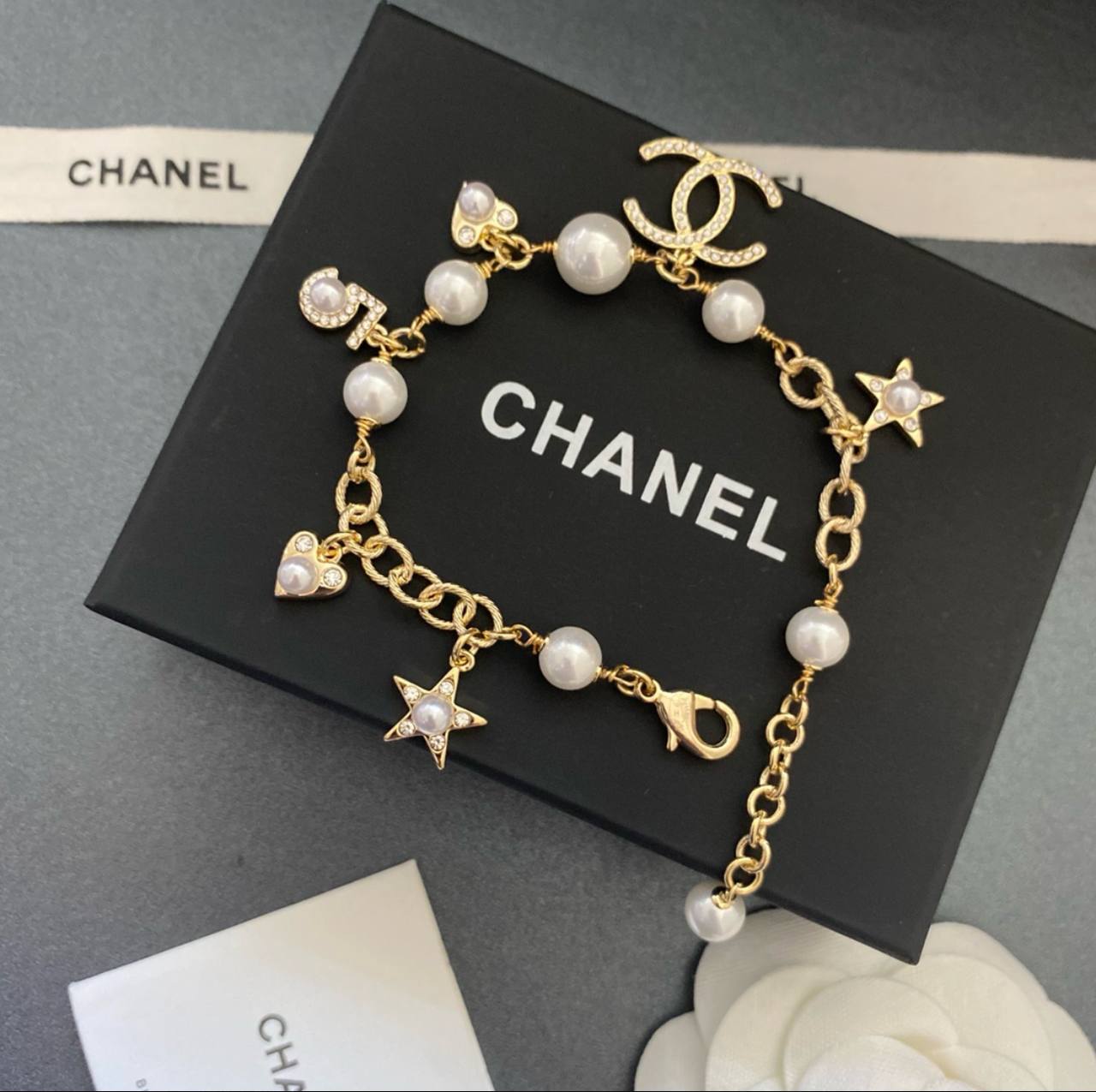 Van Cleef & Arpels Perlée 耳环 4