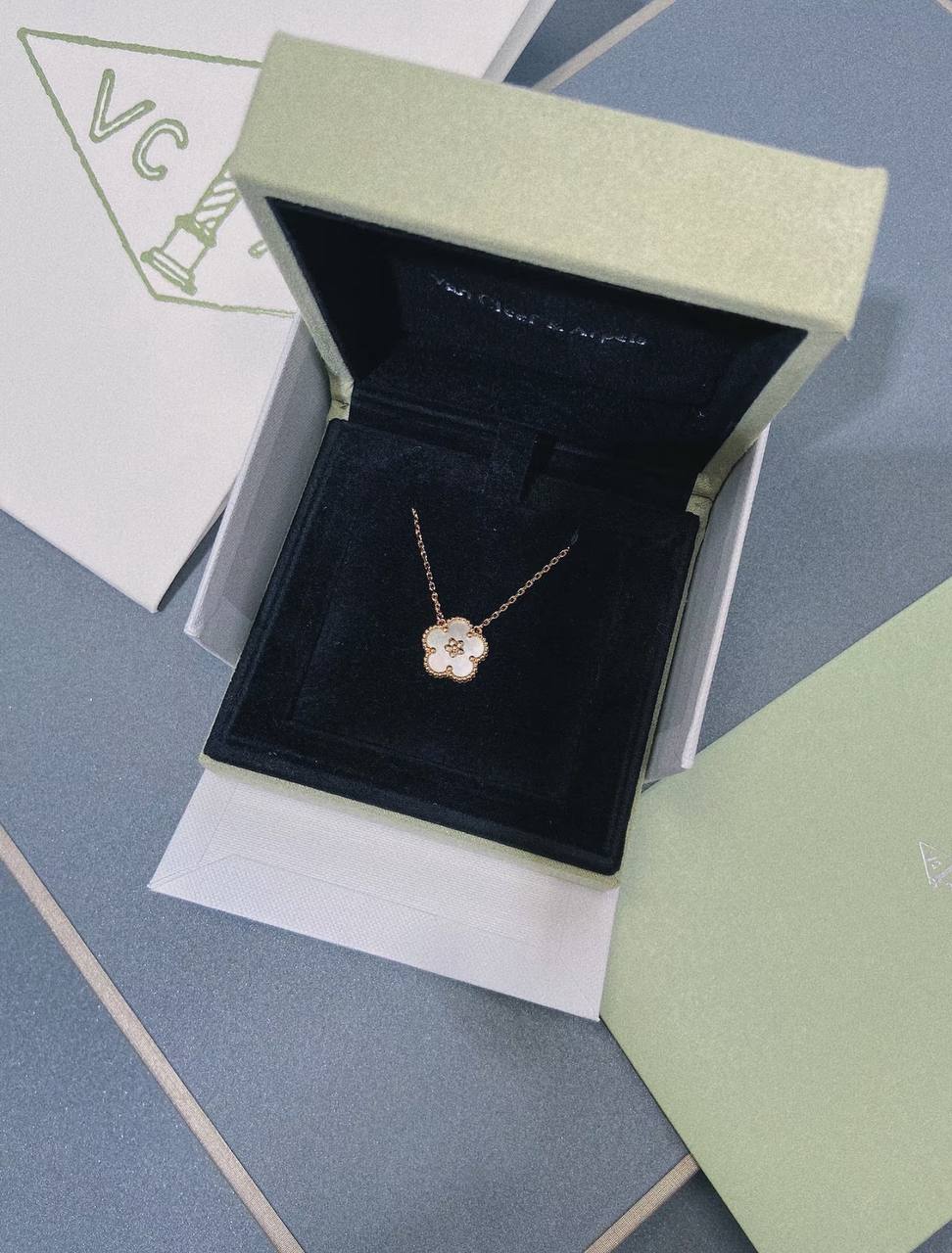 Van Cleef & Arpels Sweet Alhambra 耳环 4