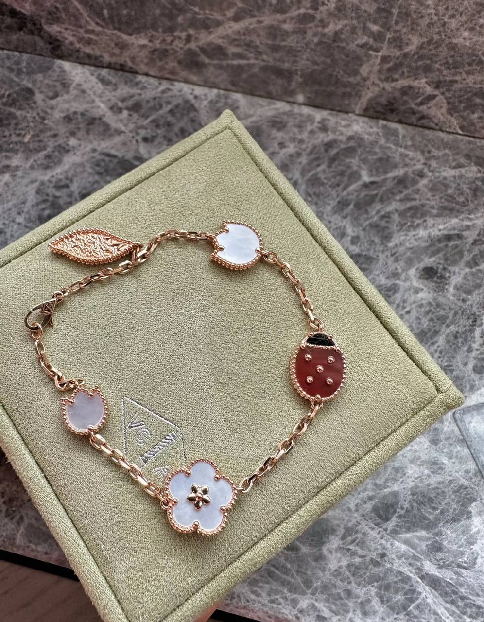 Van Cleef & Arpels Alhambra 戒指 6